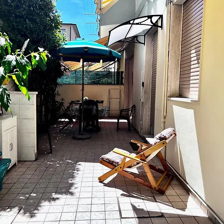 Apartment On The - *