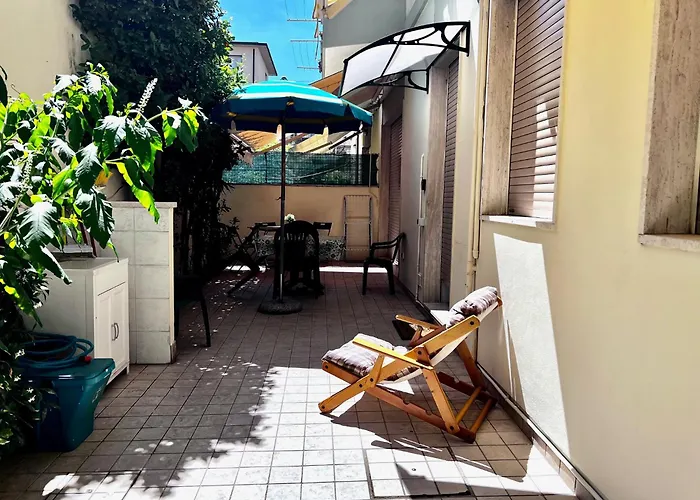 Apartment On The - *